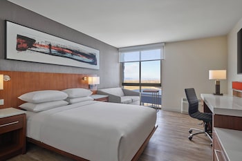 Suite, 1 King Bed with Sofa bed (Mobility Accessible, Tub)