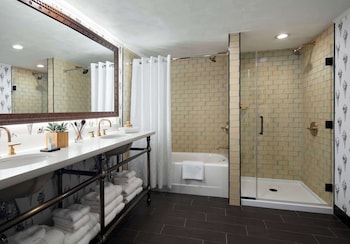 Suite, 1 King Bed