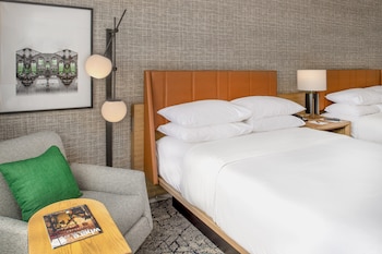 Room, 2 Queen Beds (Mobility Accessible, Tub)