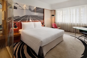 Deluxe Room, 1 King Bed, City View