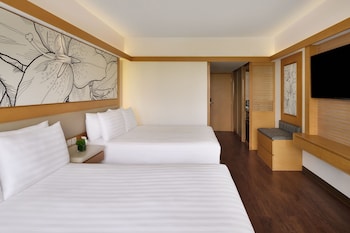 Family Room, 2 Queen Beds, City View