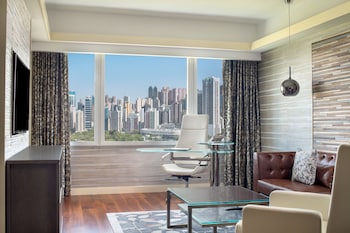 Executive Suite, 1 King Bed (Prk Ln, Exec lounge acc, Panoramic vw)