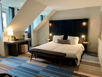 Derlon Suite