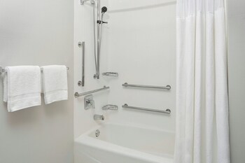 Room, 2 Queen Beds (Mobility/Hearing Accessible, Tub)