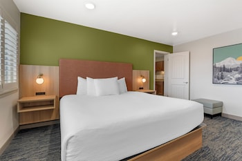 Suite, 1 King Bed, Non Smoking, Kitchenette