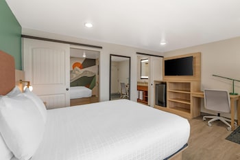 Standard Room, 2 Queen Beds, Non Smoking, Refrigerator