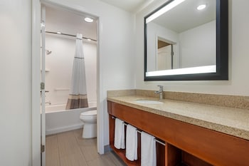 Standard Room, 2 Queen Beds, Non Smoking, Refrigerator
