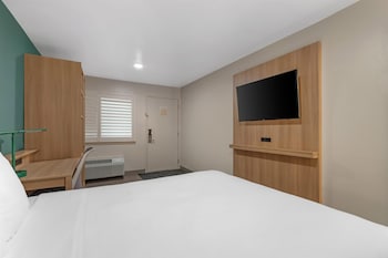 Standard Room, 1 Queen Bed, Non Smoking, Refrigerator