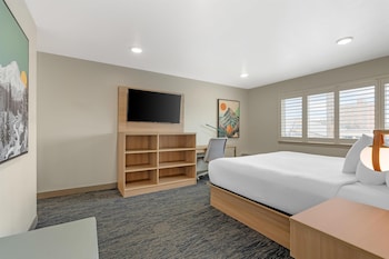 Suite, 1 King Bed, Non Smoking, Kitchenette