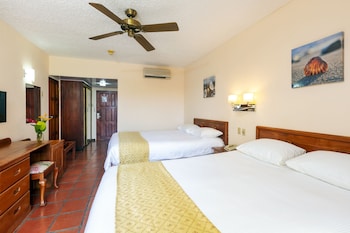 Standard Room, 2 Double Beds, Garden View
