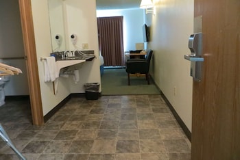 Room, 1 King Bed, Accessible (Mobility/Hearing/Roll-In Shower)