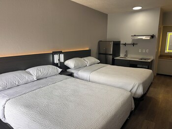 2 Full Beds | Non-Smoking, Kitchen
