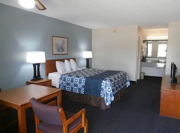 Deluxe Room, 1 Queen Bed, Accessible, Non Smoking