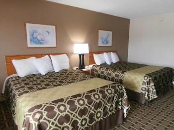 Deluxe Room, 2 Queen Beds, Smoking