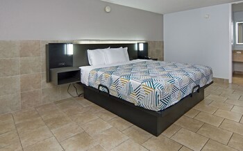 Standard Room, 1 King Bed, Accessible, Non Smoking
