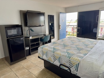 Standard Room, 1 King Bed, Accessible, Non Smoking
