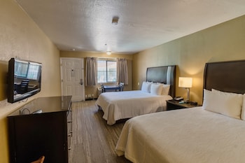 Standard Quadruple Room, 2 Queen Beds, Accessible, Non Smoking