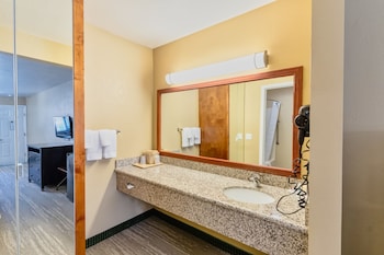 Standard Quadruple Room, 2 Queen Beds, Accessible, Non Smoking