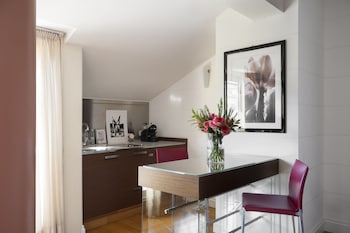 Deluxe Room, 1 King Bed with Sofa bed, City View (Cavour Suite)