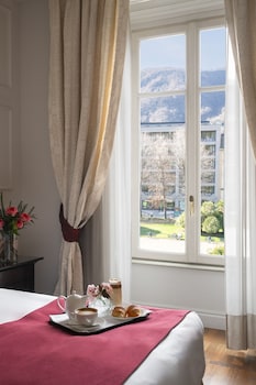 Deluxe Room, 1 King Bed with Sofa bed, Lake View