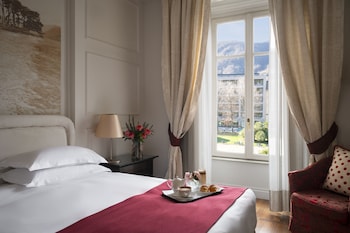 Deluxe Room, 1 King Bed with Sofa bed, Lake View