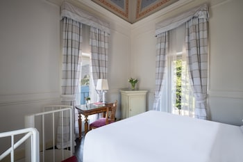 Deluxe Room, 1 Queen Bed, City View, Tower