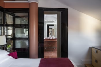 Deluxe Room, 1 King Bed with Sofa bed, City View (Cavour Suite)