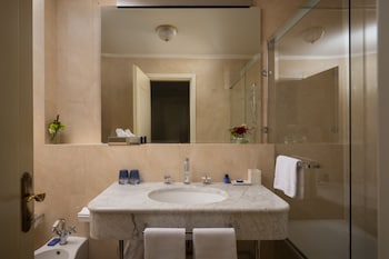 Deluxe Room, 1 Queen Bed, City View, Tower