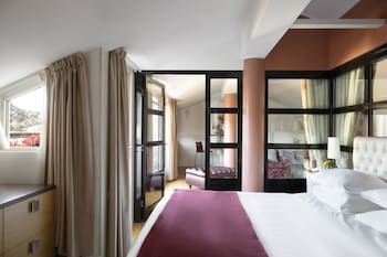 Deluxe Room, 1 King Bed with Sofa bed, City View (Cavour Suite)