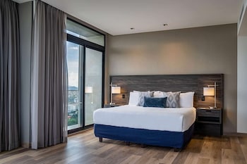 1 King Bed