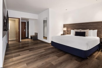 1 King Bed
