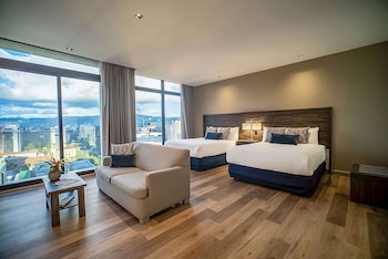 2 Queen Bed Balcony