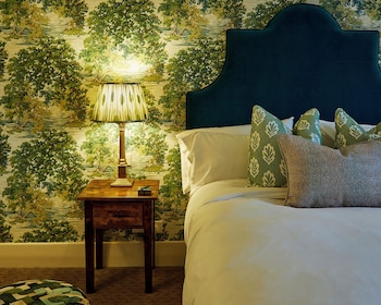 Oak Character Room