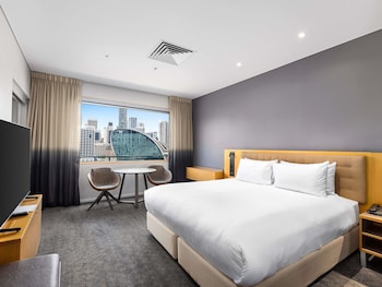 Executive 1 Bedroom Loft Suite, 1 King Bed (Darling Harbour Facing)