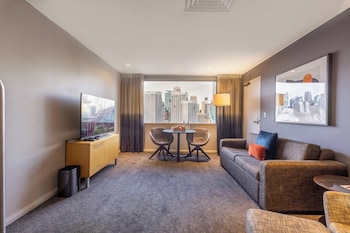 Executive 1 Bedroom Loft Suite, 1 King Bed (Darling Harbour Facing)