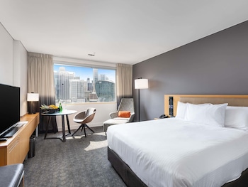 Executive Room, 1 Queen Bed (Darling Harbour Facing)