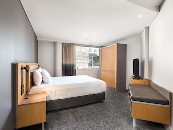 Executive Suite, 1 Double Bed (Darling Harbour Facing)