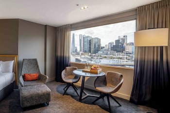 Executive Room, 1 Queen Bed (Darling Harbour Facing)