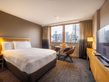 Deluxe Room, 1 Queen Bed (City Skyline)
