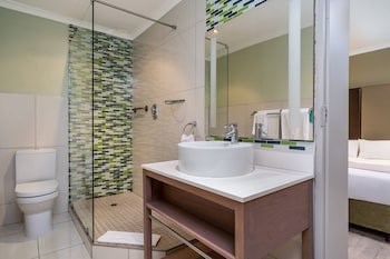 Room, 1 Queen Bed (River View)