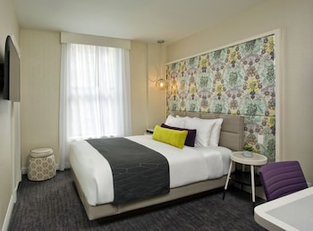 Room, 1 Queen Bed (Bronze)