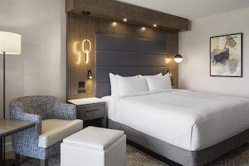 Executive Room, 1 King Bed, Non Smoking, Balcony (2nd Floor)