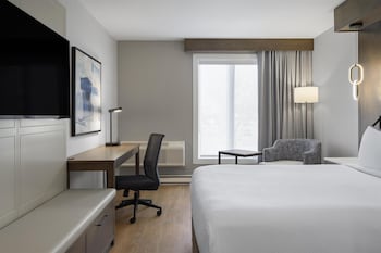 Executive Room, 1 Queen Bed, Non Smoking, Refrigerator & Microwave