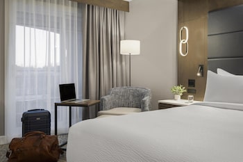 Executive Room, 1 King Bed, Non Smoking, Balcony (2nd Floor)