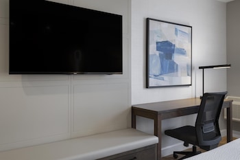 Executive Room, 2 Queen Beds, Non Smoking, Refrigerator & Microwave