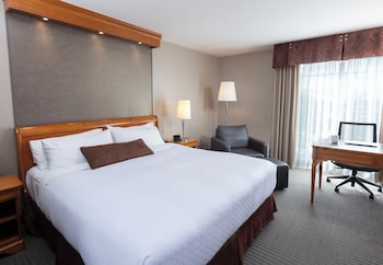 Signature Room, 1 King Bed, Non Smoking, Balcony (Larger Room),Refrigerator and Microwave