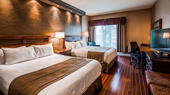 Signature Room, 2 Queen Beds, Non Smoking, Patio (Larger Room)