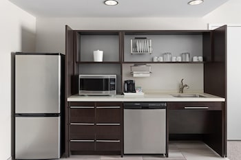 Suite, 1 King Bed, Accessible, Bathtub (Mobility & Hearing)