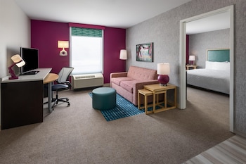 Suite, 1 King Bed, Accessible, Bathtub (Mobility & Hearing)