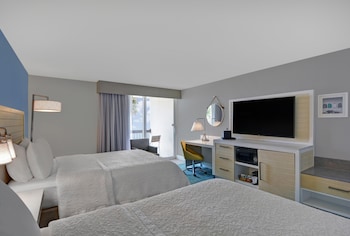 Room, 2 Queen Beds, Balcony, Oceanfront